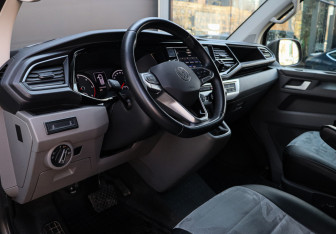 Подержанный автомобиль Volkswagen Caravelle 2021 года (14 фото)