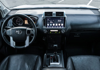 Подержанный автомобиль Toyota Land Cruiser Prado 2015 года (13 фото)