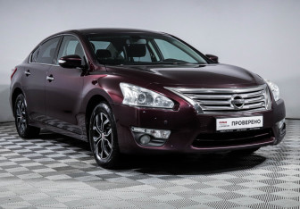 Подержанный автомобиль Nissan Teana 2014 года (3 фото)