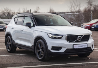 Подержанный автомобиль Volvo XC40 2019 года (5 фото)