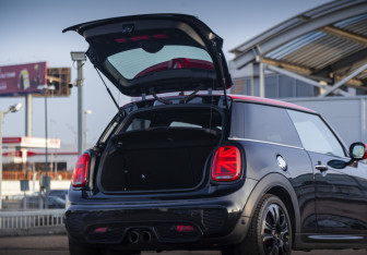 Подержанный автомобиль MINI Hatch 2018 года (29 фото)