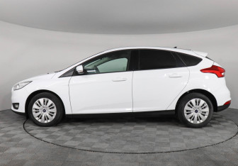 Подержанный автомобиль Ford Focus Hatchback 2018 года (8 фото)