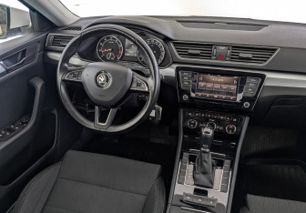 Подержанный автомобиль Skoda Superb Liftback 2017 года (27 фото)