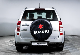 Подержанный автомобиль Suzuki Grand Vitara 2008 года (6 фото)