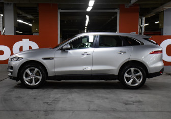 Подержанный автомобиль Jaguar F-Pace 2016 года (8 фото)