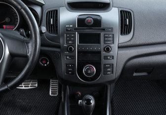 Подержанный автомобиль Kia Cerato Sedan 2011 года (14 фото)