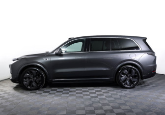 Подержанный автомобиль LiXiang L9 2023 года (8 фото)