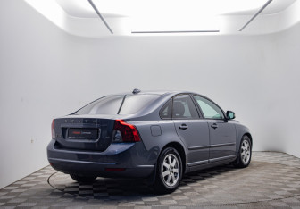 Подержанный автомобиль Volvo S40 2011 года (5 фото)