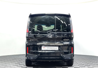 Подержанный автомобиль Honda Stepwgn 2018 года (5 фото)