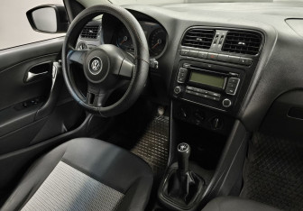 Подержанный автомобиль Volkswagen Polo Sedan 2011 года (10 фото)