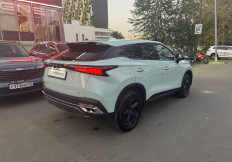 Подержанный автомобиль Omoda C5 2023 года (4 фото)