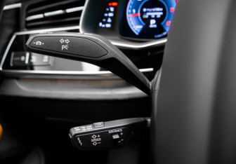 Подержанный автомобиль Audi Q8 2019 года (13 фото)