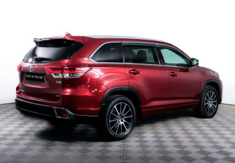 Подержанный автомобиль Toyota Highlander 2018 года (5 фото)