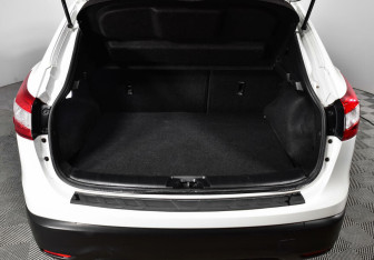 Подержанный автомобиль Nissan Qashqai 2014 года (12 фото)