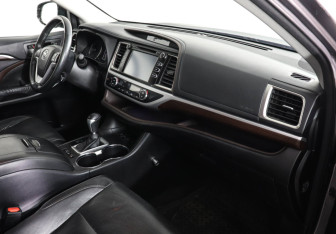 Подержанный автомобиль Toyota Highlander 2014 года (10 фото)