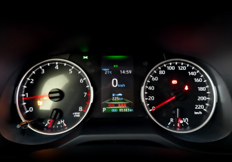 Подержанный автомобиль Toyota RAV4 2020 года (13 фото)