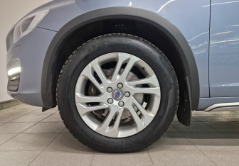 Подержанный автомобиль Volvo V60 Cross Country 2018 года (12 фото)