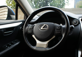 Подержанный автомобиль Lexus NX 2020 года (16 фото)