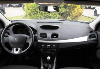 Подержанный автомобиль Renault Fluence 2012 года (11 фото)