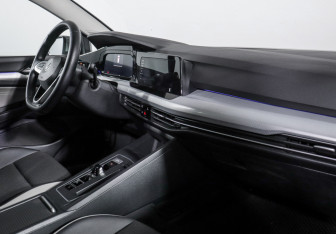 Подержанный автомобиль Volkswagen Golf Hatchback 2020 года (9 фото)