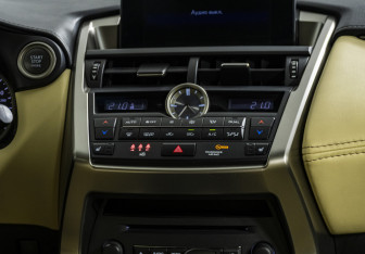 Подержанный автомобиль Lexus NX 2015 года (13 фото)