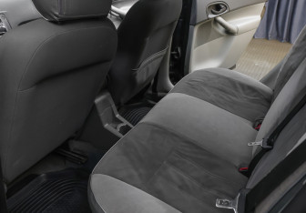 Подержанный автомобиль Ford Focus Sedan 2005 года (6 фото)