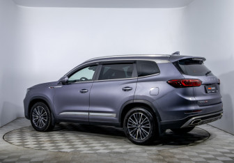 Подержанный автомобиль Chery Tiggo 8 Pro 2023 года (8 фото)