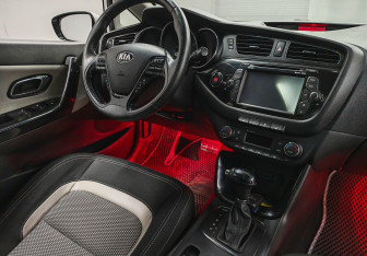 Подержанный автомобиль Kia Ceed Hatchback 2013 года (10 фото)