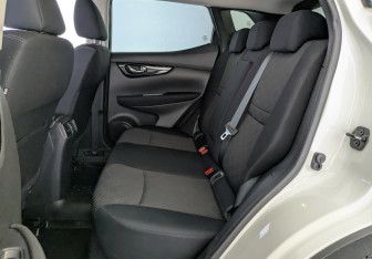 Подержанный автомобиль Nissan Qashqai 2014 года (10 фото)