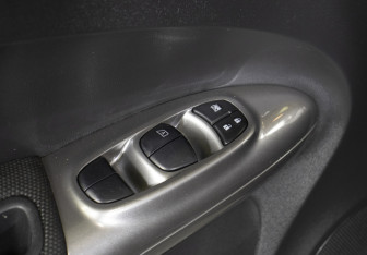 Подержанный автомобиль Nissan Juke 2012 года (17 фото)