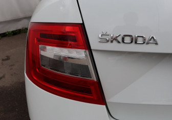 Подержанный автомобиль Skoda Octavia Liftback 2020 года (21 фото)