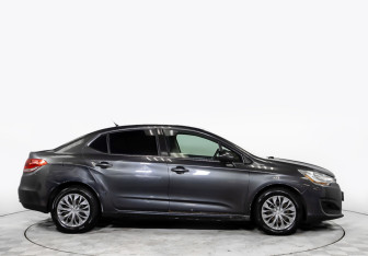 Подержанный автомобиль Citroen C4 Sedan 2013 года (3 фото)