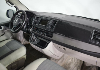Подержанный автомобиль Volkswagen Multivan 2015 года (7 фото)