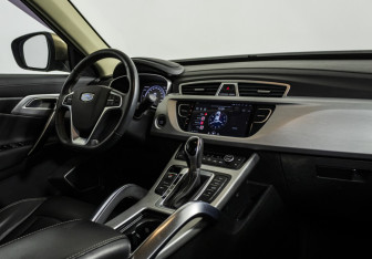 Подержанный автомобиль Geely Atlas 2018 года (9 фото)