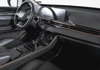 Подержанный автомобиль Exeed LX 2023 года (9 фото)