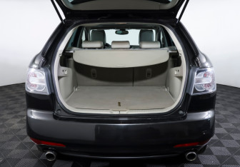 Подержанный автомобиль Mazda CX-7 2010 года (9 фото)