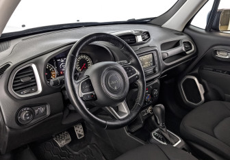 Подержанный автомобиль Jeep Renegade 2018 года (15 фото)