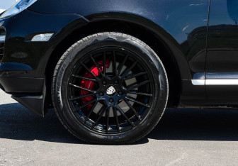 Подержанный автомобиль Porsche Cayenne 2007 года (19 фото)