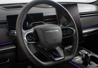 Подержанный автомобиль Jaecoo J7 2024 года (15 фото)