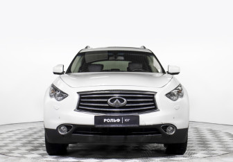 Подержанный автомобиль Infiniti QX70 2016 года (2 фото)