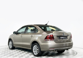 Подержанный автомобиль Volkswagen Polo Sedan 2018 года (7 фото)
