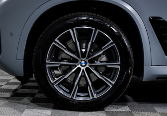 Подержанный автомобиль BMW X5 2024 года (15 фото)