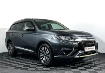 Подержанный автомобиль Mitsubishi Outlander 2018 года (3 фото)