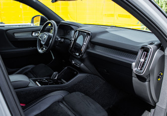 Подержанный автомобиль Volvo XC40 2019 года (9 фото)