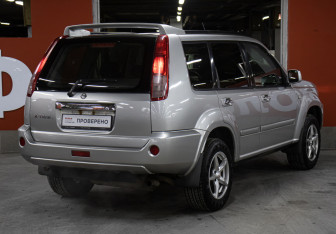Подержанный автомобиль Nissan X-Trail 2005 года (5 фото)