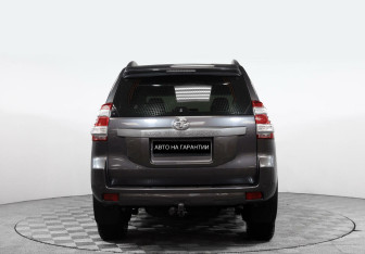 Подержанный автомобиль Toyota Land Cruiser Prado 2014 года (4 фото)
