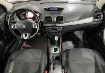 Подержанный автомобиль Renault Fluence 2012 года (11 фото)