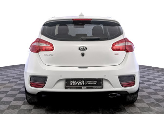 Подержанный автомобиль Kia Ceed Hatchback 2018 года (6 фото)