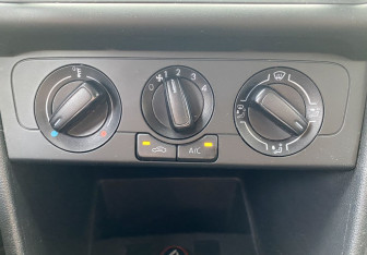 Подержанный автомобиль Volkswagen Polo Sedan 2016 года (14 фото)