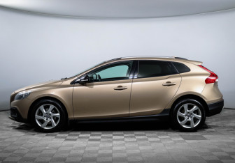 Подержанный автомобиль Volvo V40 Cross Country 2013 года (8 фото)